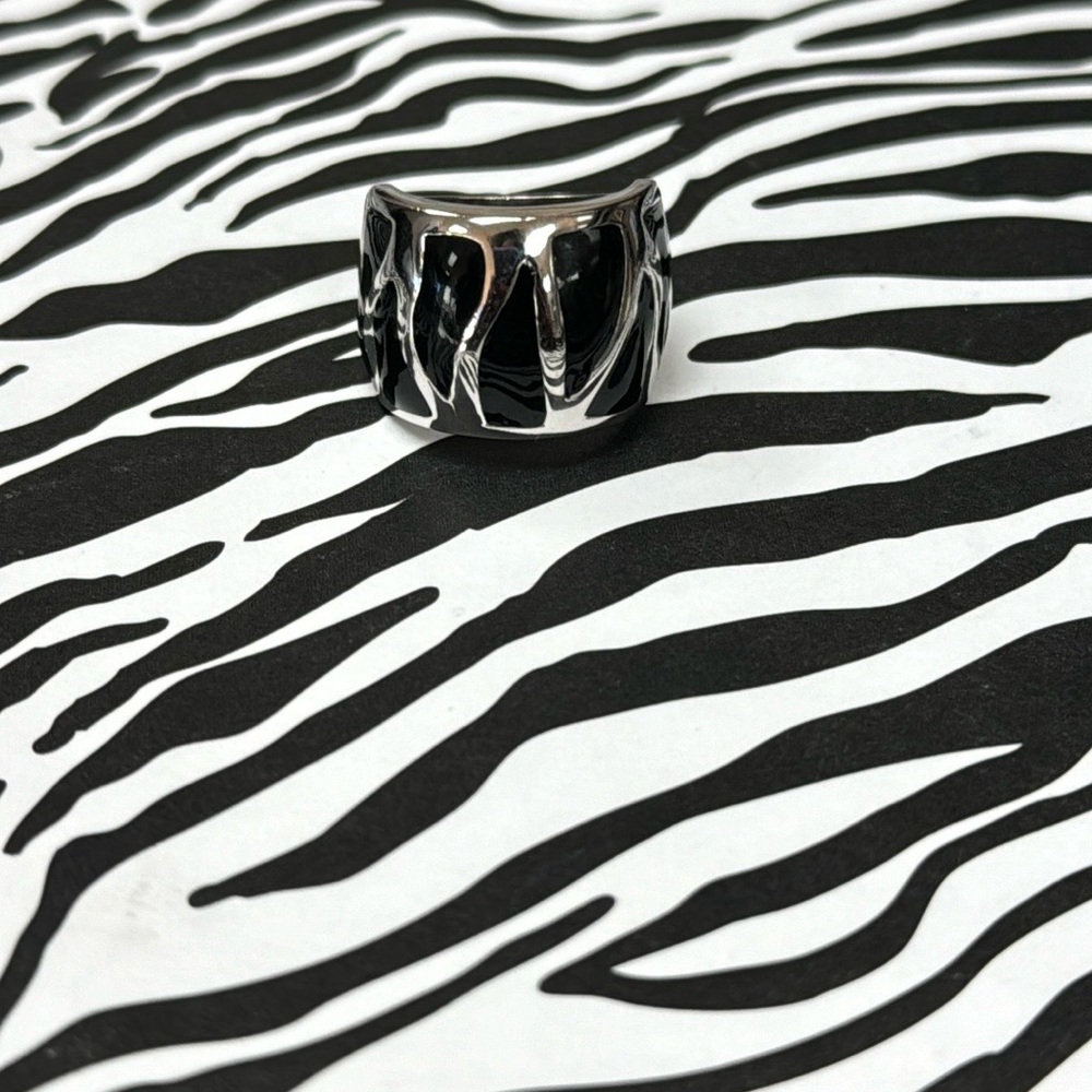 Silver Black Enamel Wave Tampered Ring
